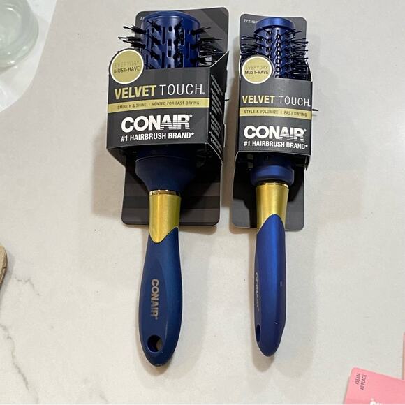 Conair Velvet Round hair brushes lot of 2 pc large & Small NWT GIFT QUALITY BLUE - Picture 1 of 2
